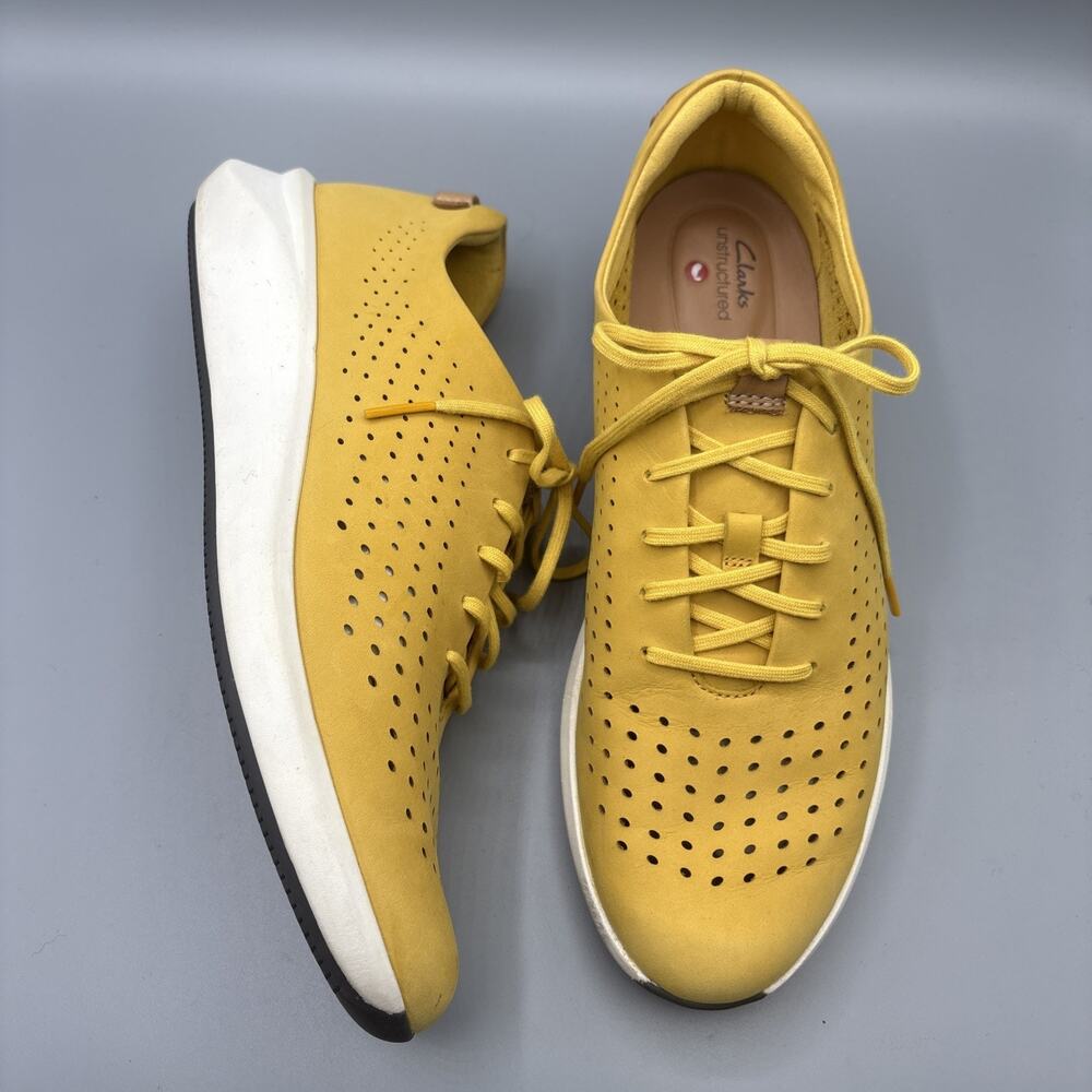 Clarks Unstructured Shoes Size 9.5 Yellow Lace Up Perforated Comfort Sneakers